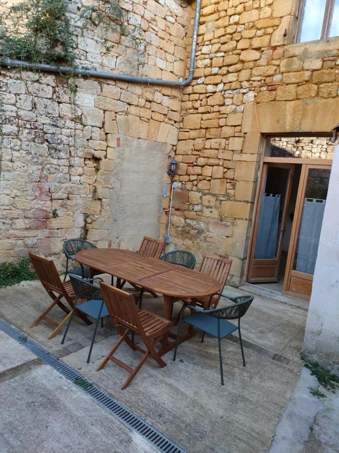Maison De Caractere Au Coeur De La Cite Medievale De Gourdon Gourdon-en-quercy Exterior foto